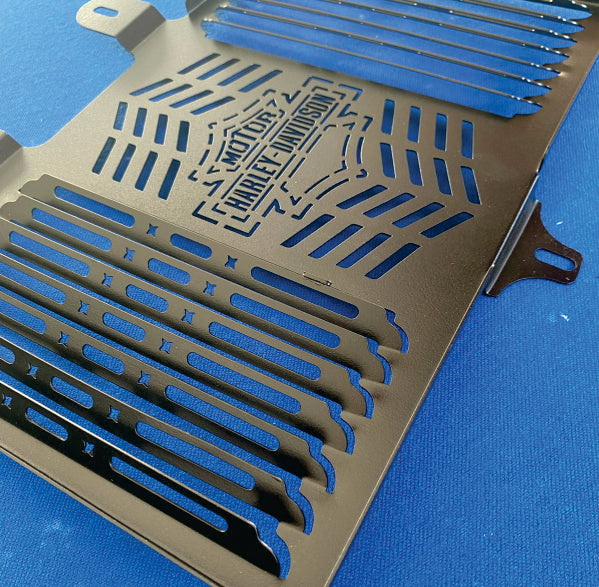 HD Panamerica 1250 – protetor de radiador aletado em aço preto